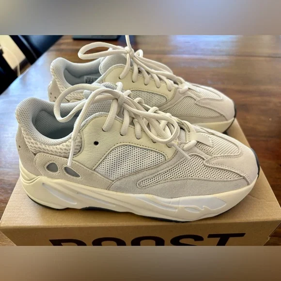 Yeezy Boost 700 Analog - Picture 2 of 10